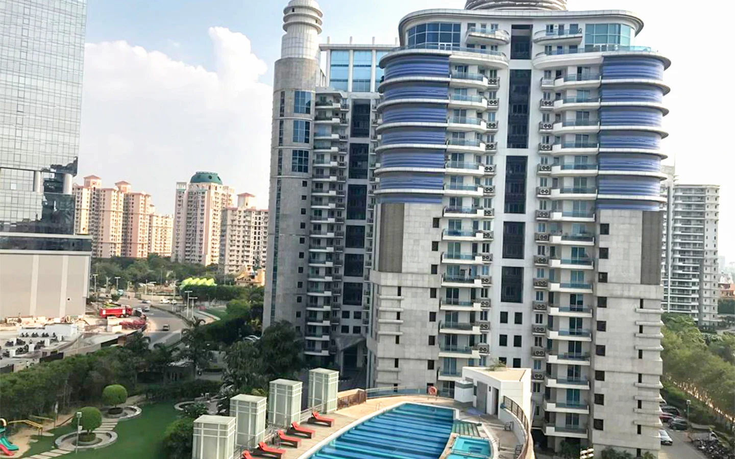 DLF The Pinnacle